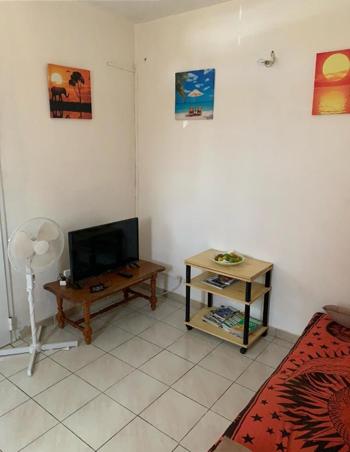 Villa F2 meublé chez sidoine à Le Moule Extérieur photo